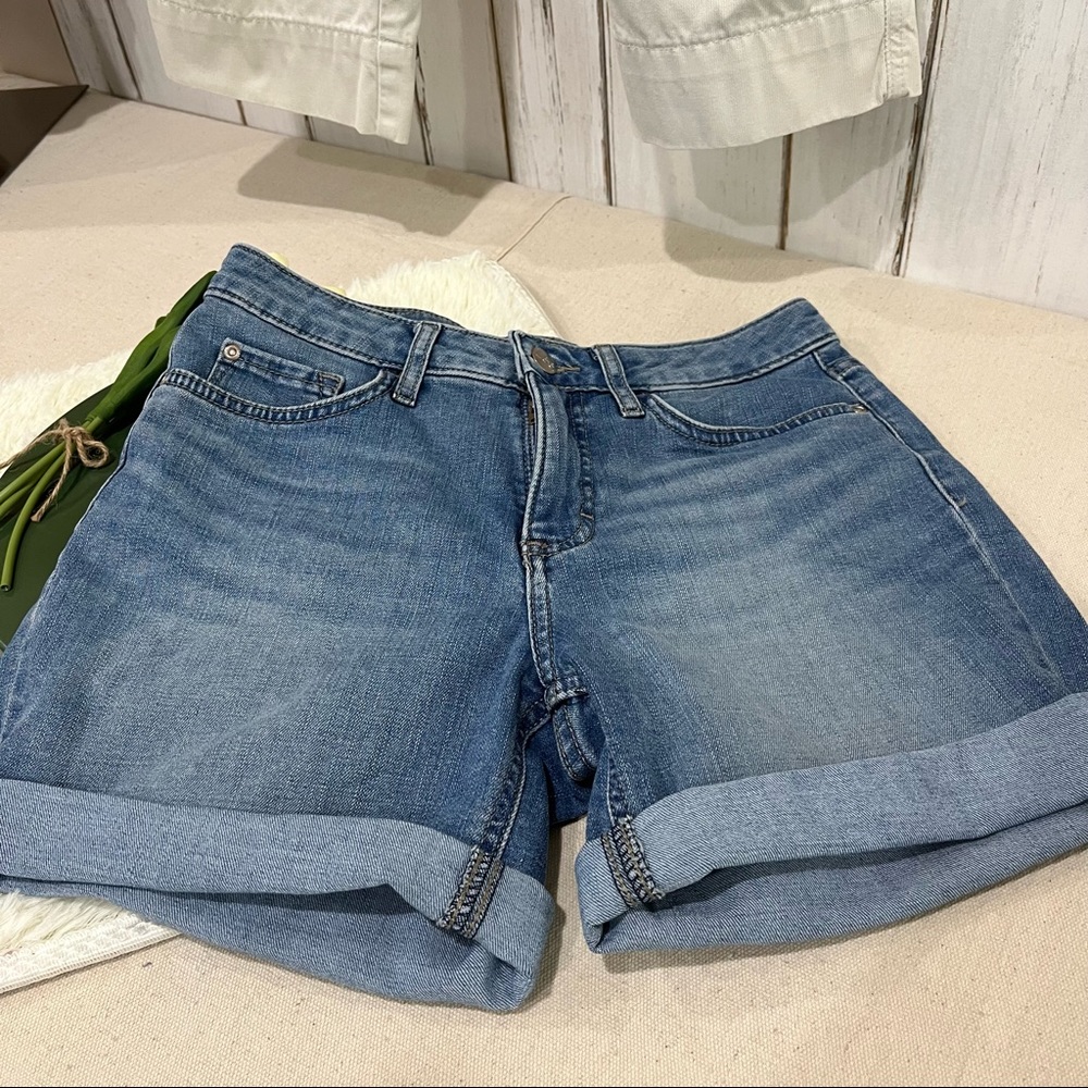 Lee Denim Regular Fit Short Mid Rise Light Blue Shorts, Washed - Not Worn, Sz. 6 - Picture 3 of 14